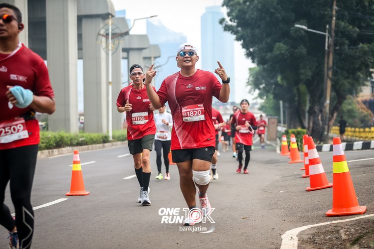 Race photo from ONE RUN 10 K