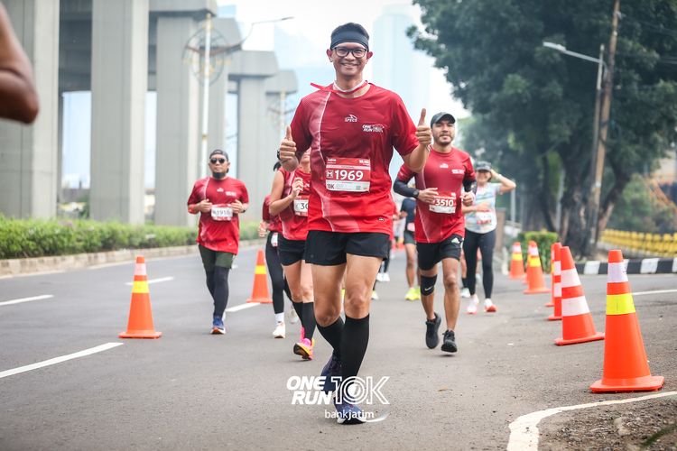 Race photo from ONE RUN 10 K
