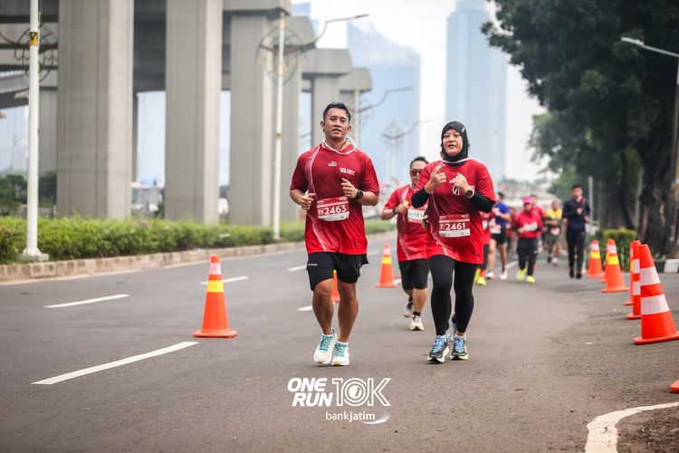 Race photo from ONE RUN 10 K