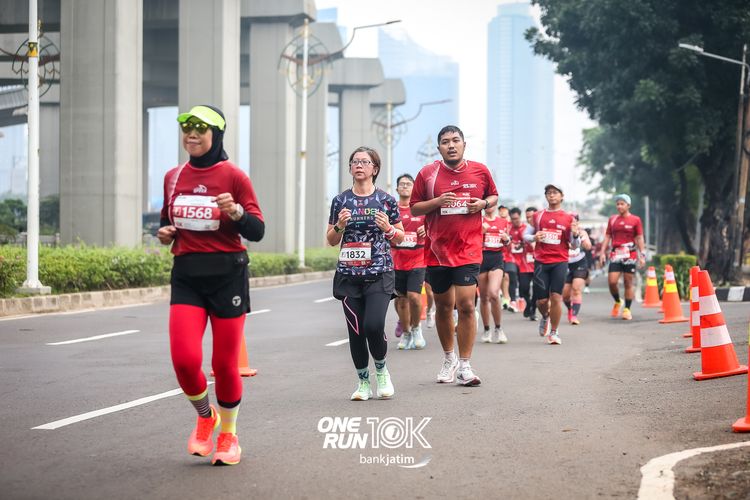 Race photo from ONE RUN 10 K