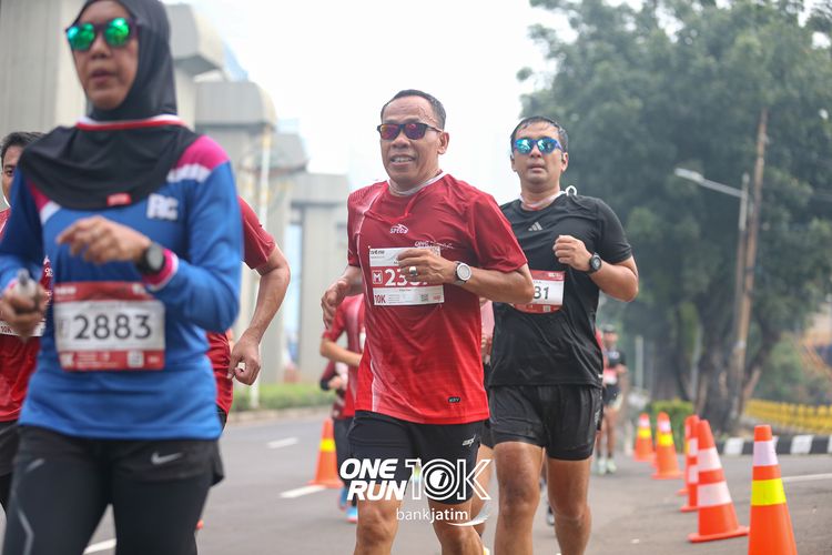 Race photo from ONE RUN 10 K