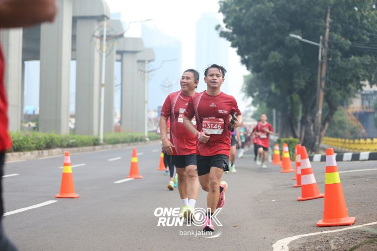 Race photo from ONE RUN 10 K
