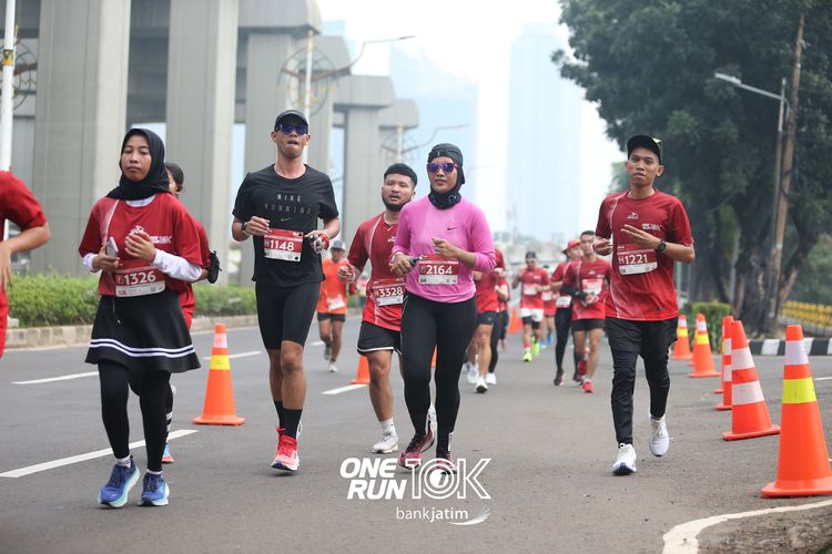 Race photo from ONE RUN 10 K
