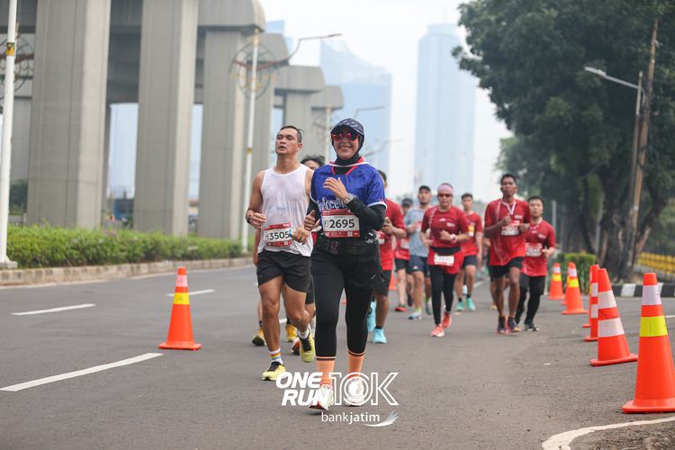 Race photo from ONE RUN 10 K