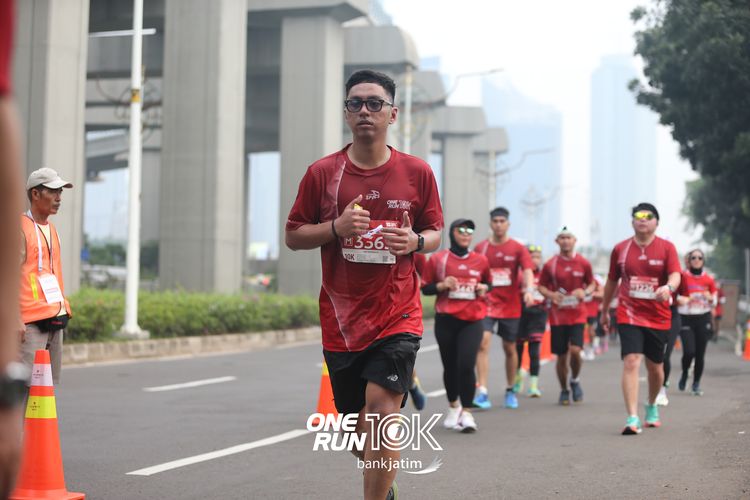 Race photo from ONE RUN 10 K