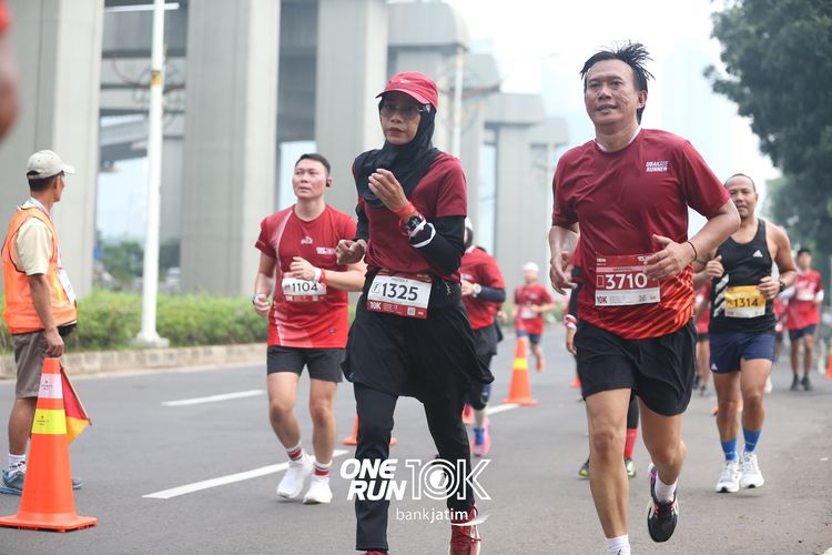 Race photo from ONE RUN 10 K