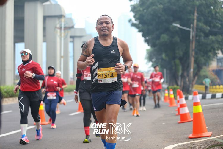 Race photo from ONE RUN 10 K