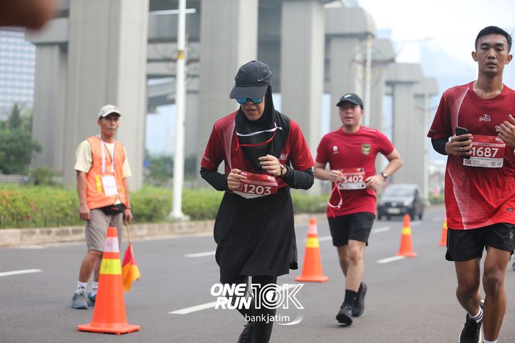Race photo from ONE RUN 10 K