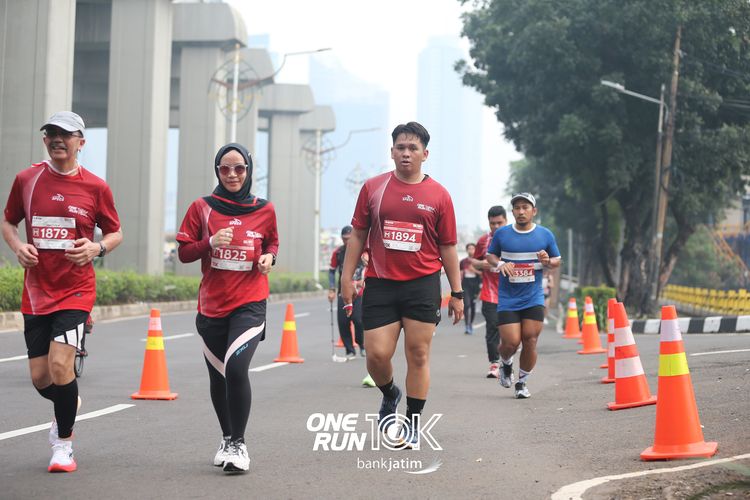Race photo from ONE RUN 10 K