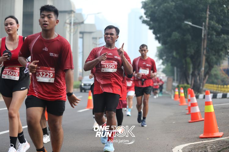 Race photo from ONE RUN 10 K