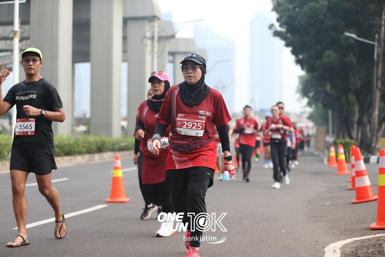 Race photo from ONE RUN 10 K