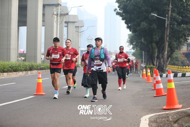 Race photo from ONE RUN 10 K