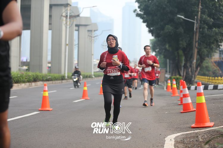 Race photo from ONE RUN 10 K