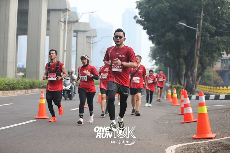 Race photo from ONE RUN 10 K