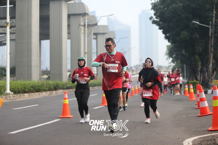 Race photo from ONE RUN 10 K