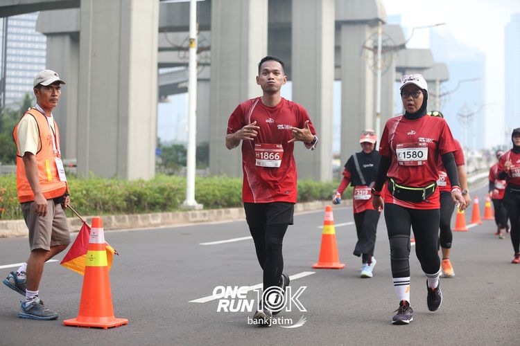 Race photo from ONE RUN 10 K