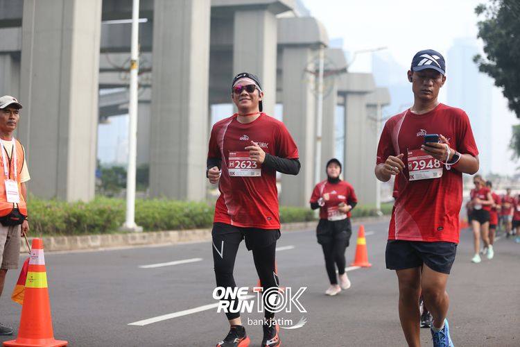 Race photo from ONE RUN 10 K