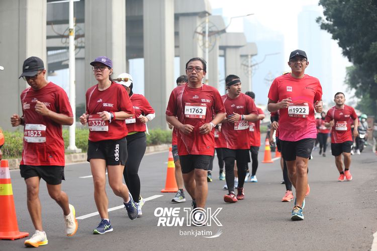 Race photo from ONE RUN 10 K