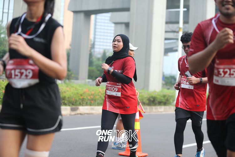 Race photo from ONE RUN 10 K