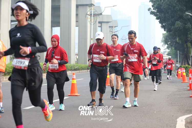 Race photo from ONE RUN 10 K