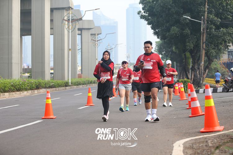 Race photo from ONE RUN 10 K
