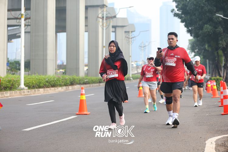 Race photo from ONE RUN 10 K