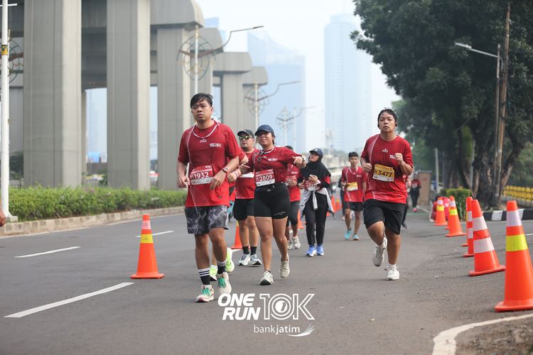 Race photo from ONE RUN 10 K