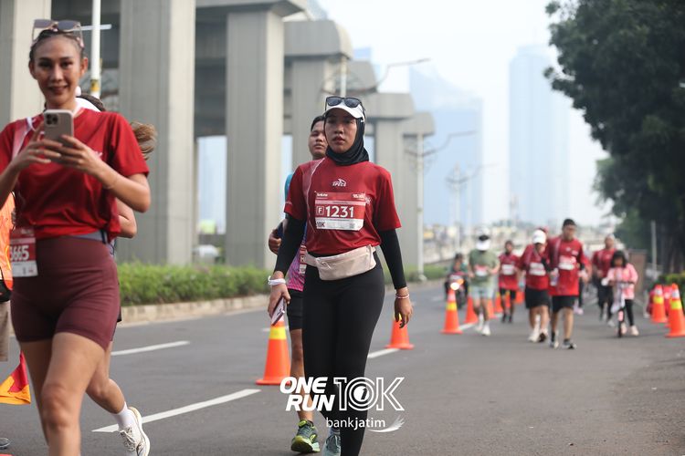 Race photo from ONE RUN 10 K