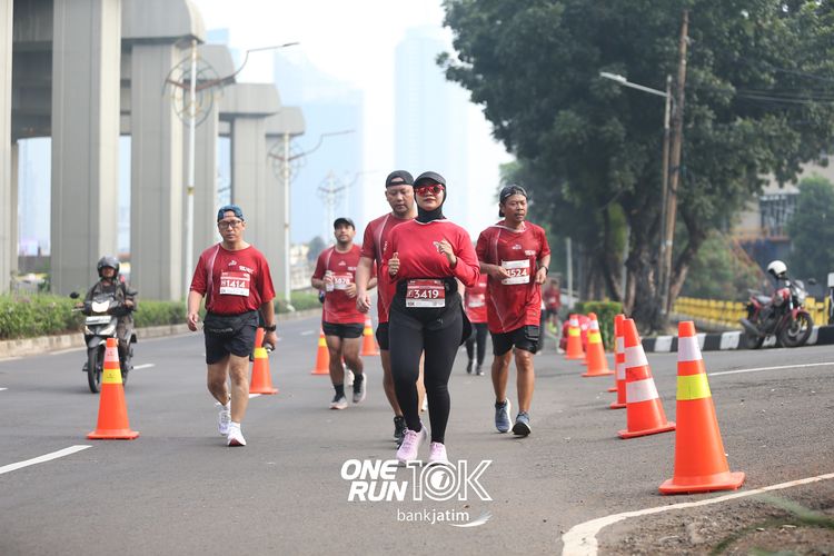 Race photo from ONE RUN 10 K
