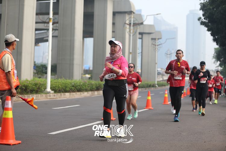 Race photo from ONE RUN 10 K