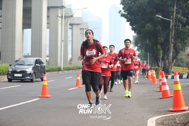 Race photo from ONE RUN 10 K