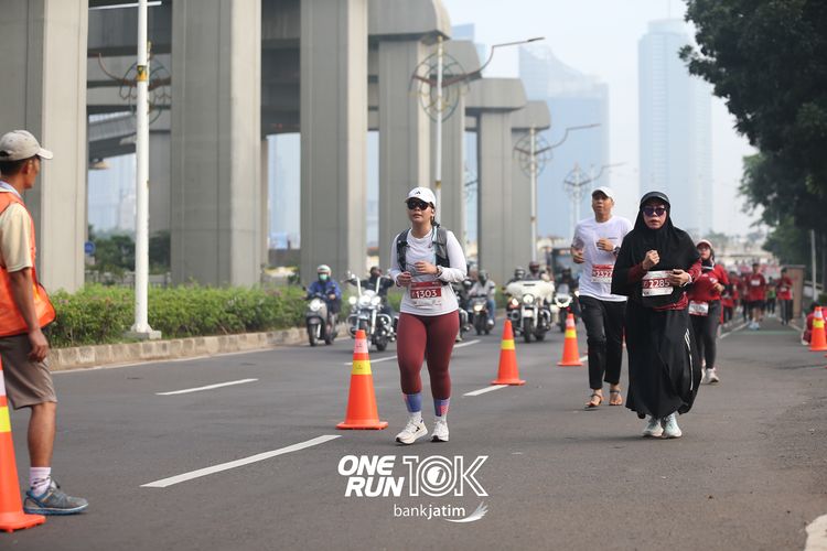 Race photo from ONE RUN 10 K