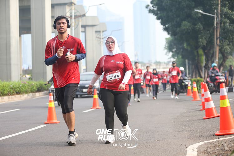 Race photo from ONE RUN 10 K