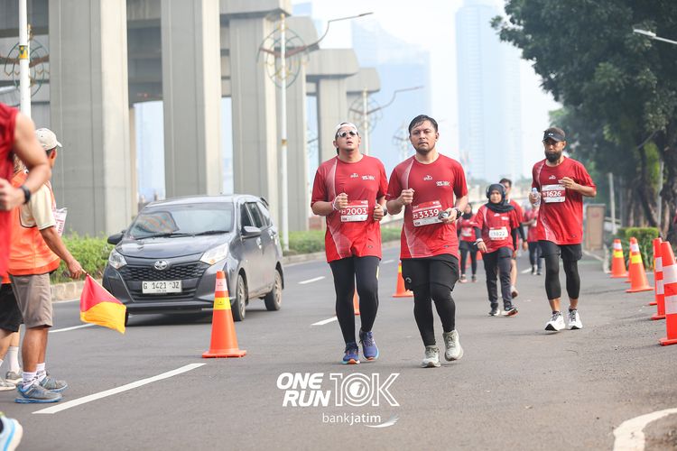 Race photo from ONE RUN 10 K