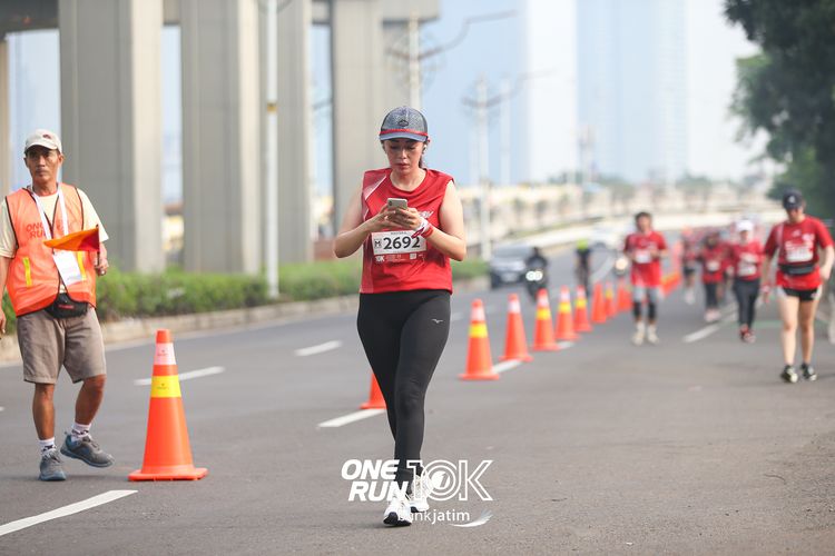 Race photo from ONE RUN 10 K