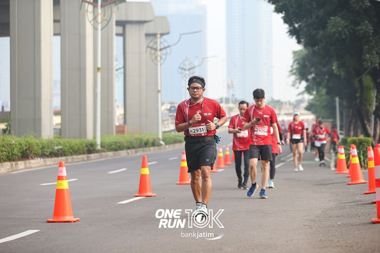Race photo from ONE RUN 10 K
