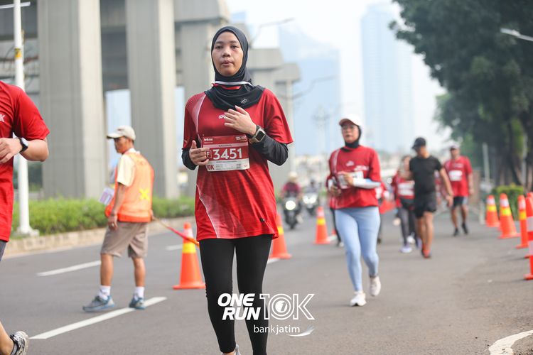 Race photo from ONE RUN 10 K