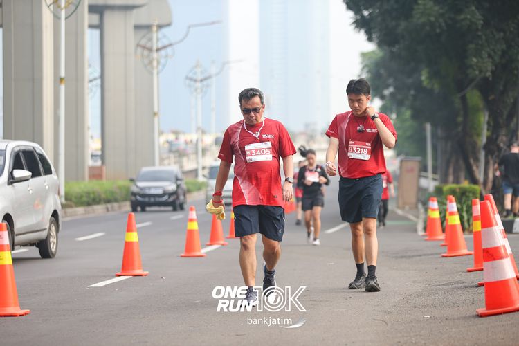 Race photo from ONE RUN 10 K