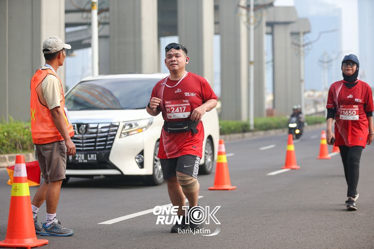 Race photo from ONE RUN 10 K