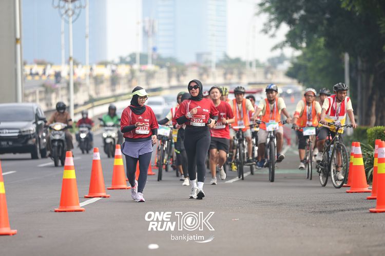 Race photo from ONE RUN 10 K