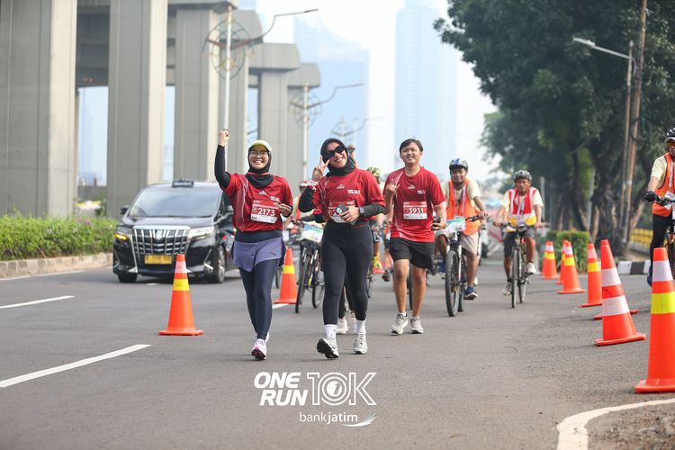 Race photo from ONE RUN 10 K