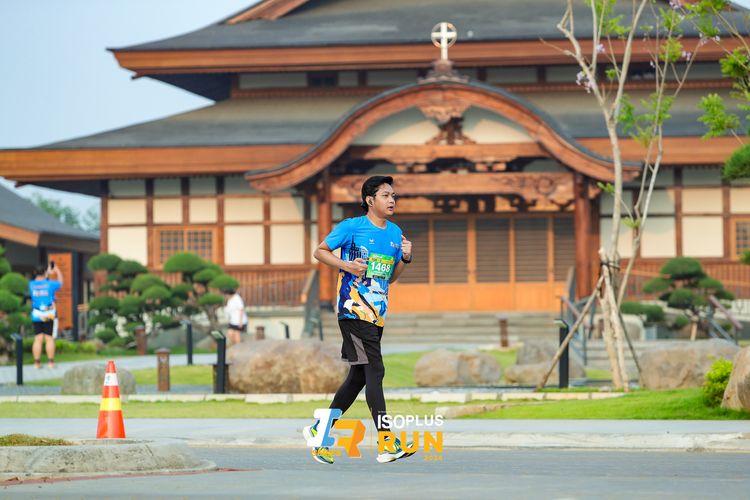 Race photo from ISOPlus Run 2024 Jakarta