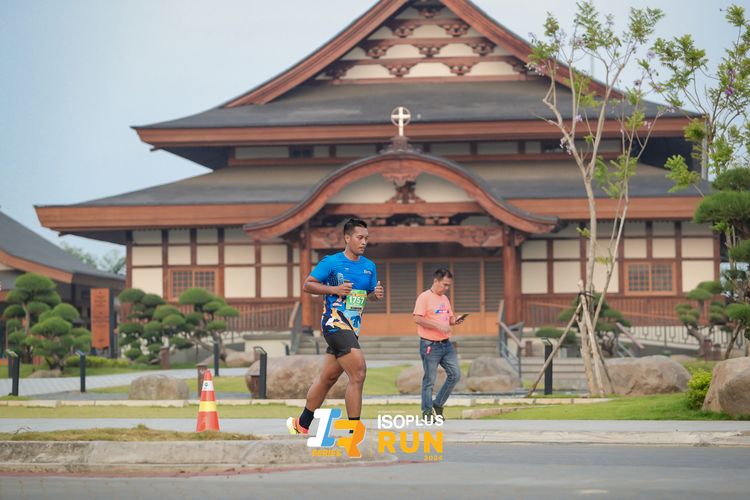 Race photo from ISOPlus Run 2024 Jakarta