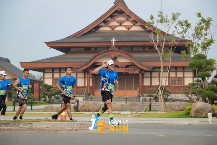 Race photo from ISOPlus Run 2024 Jakarta