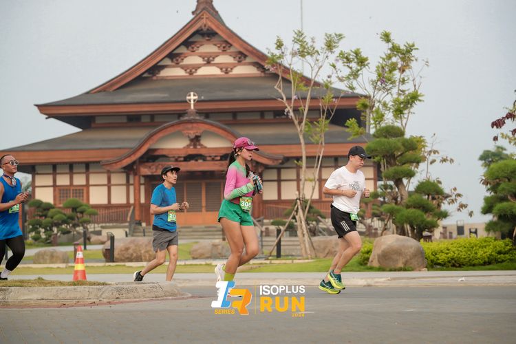 Race photo from ISOPlus Run 2024 Jakarta