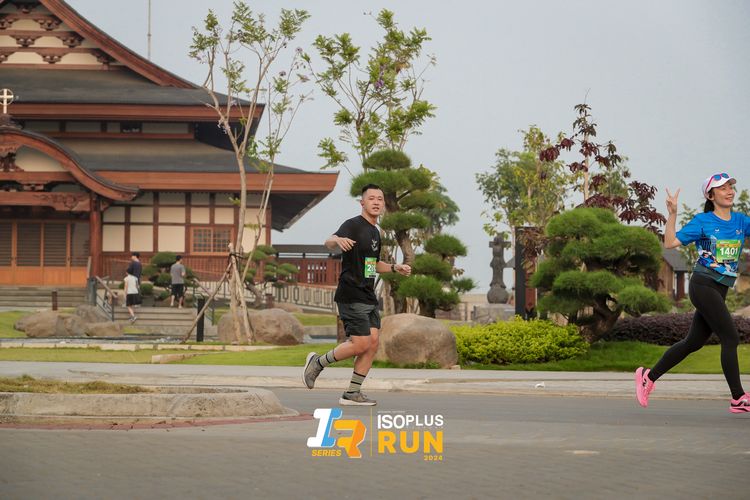 Race photo from ISOPlus Run 2024 Jakarta