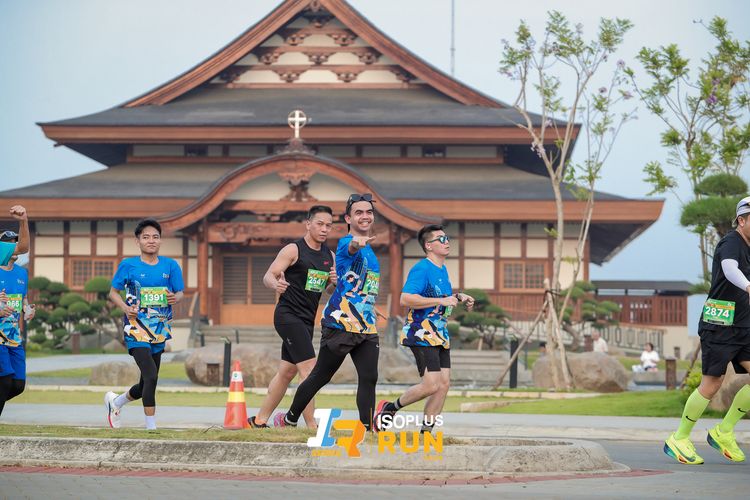 Race photo from ISOPlus Run 2024 Jakarta