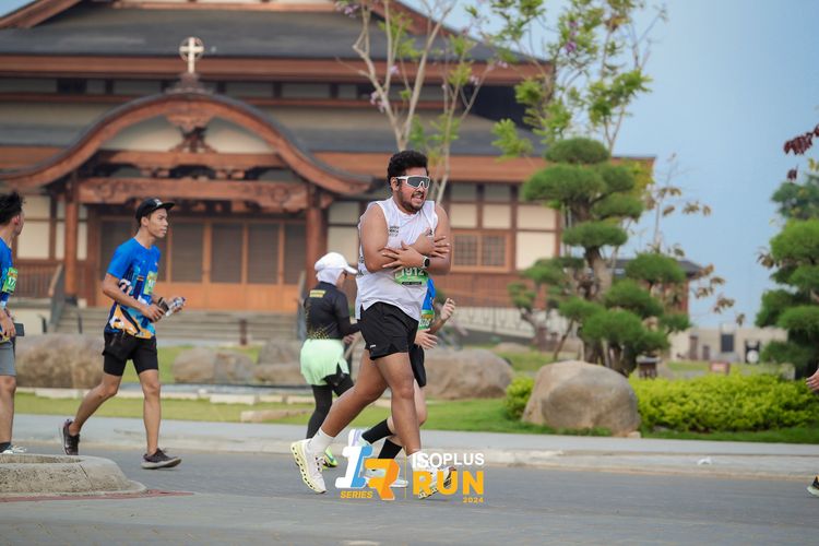 Race photo from ISOPlus Run 2024 Jakarta