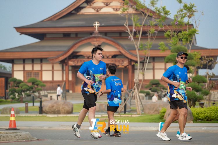 Race photo from ISOPlus Run 2024 Jakarta