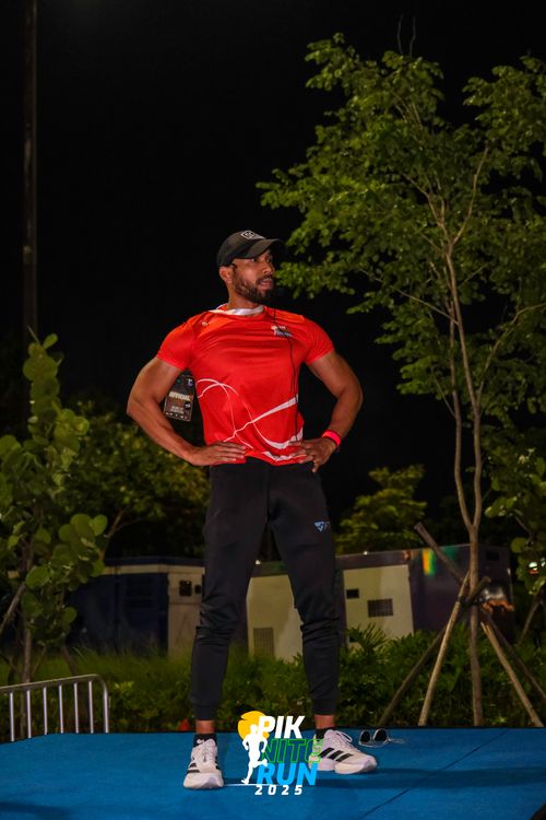 Race photo from PIK NITE RUN 2025